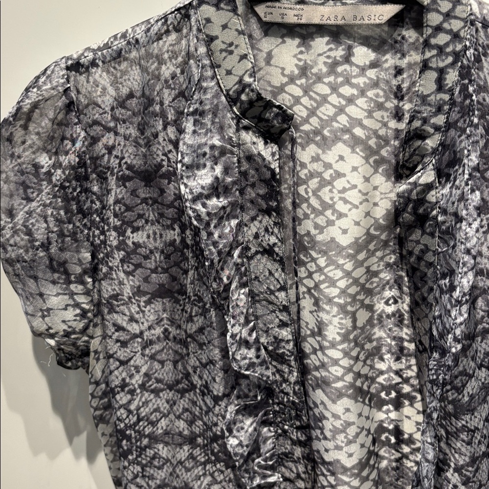 Zara Basic Sheet Gray Patterned Blouse in Size S - image 2